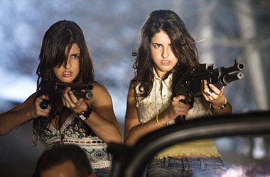 Electra y Elise Avellán, una entrevista con las «Crazy Babysitters», las gemelas venezolanas de ‘Grindhouse’