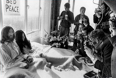 I met the Walrus, en la cama con John Lennon