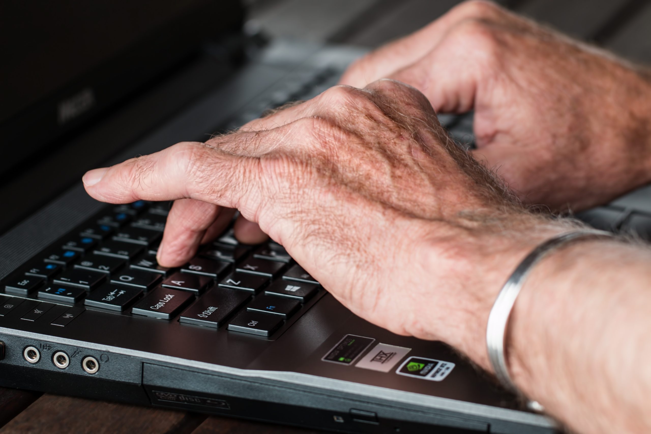 ¿Cuánto tiempo toma escribir un guión? (y cuánto deberías cobrar…)